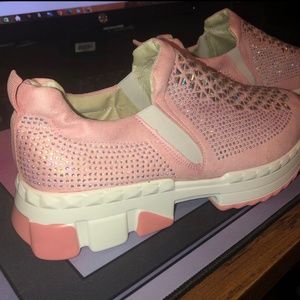 Beautiful comfy diamond shoes